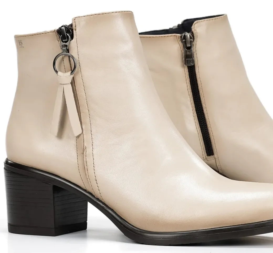 Clearance Fluchos LEXI D8606 White Ankle Boot